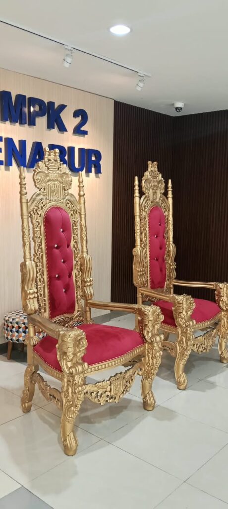 SEWA KURSI SINGGASANA MEWAH UNTUK WEDDING & EVENT JAKARTA