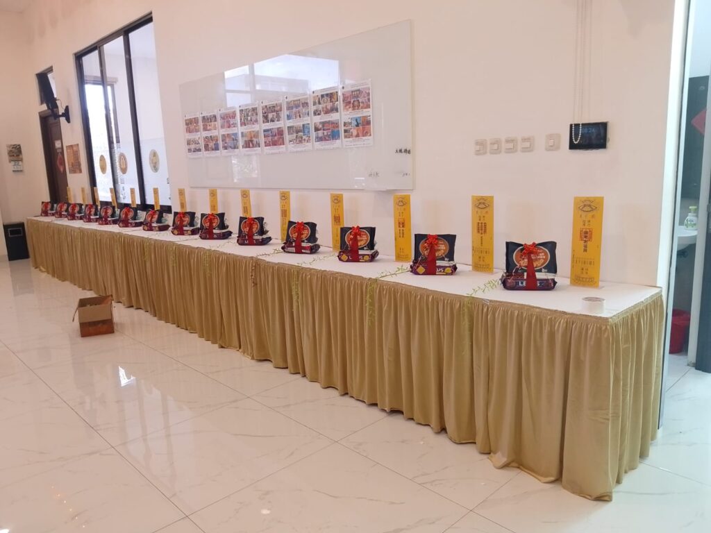 SEWA MEJA KOTAK 120x60 COVER SKERTING GOLD JAKARTA