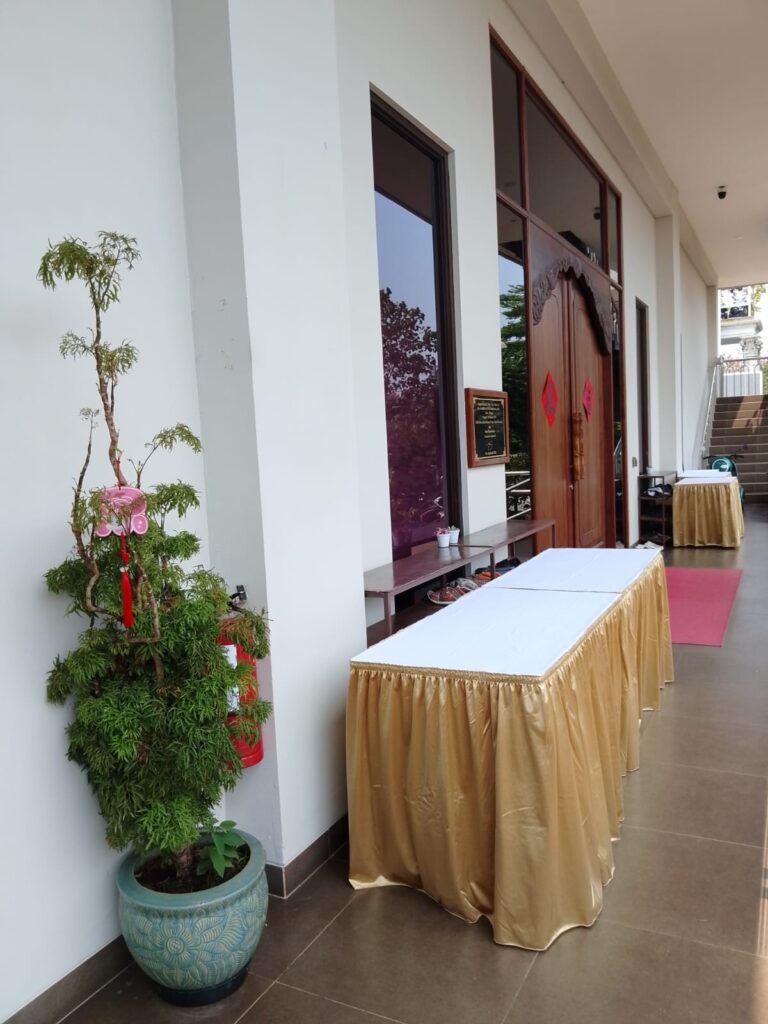 SEWA MEJA KOTAK 120x60 COVER SKERTING GOLD JAKARTA