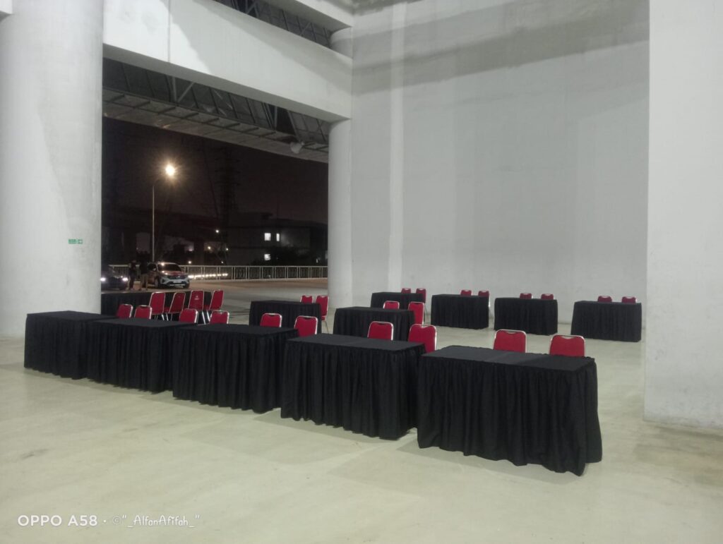SEWA MEJA IBM 180x60 COVER SKERTING HITAM AREA JAKARTA 