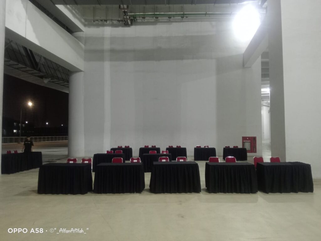 SEWA MEJA IBM 180x60 COVER SKERTING HITAM AREA JAKARTA 