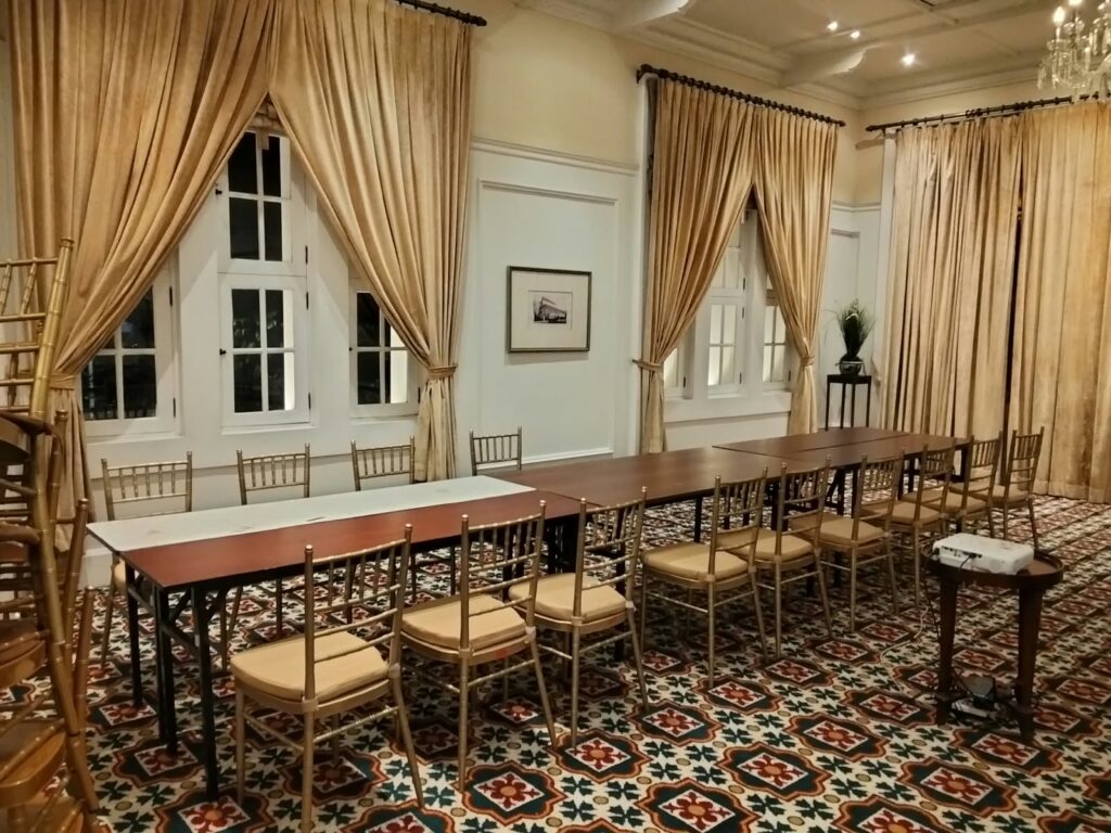 Sewa Kursi Tiffany Gold Untuk Berbagai Event Area Jakarta